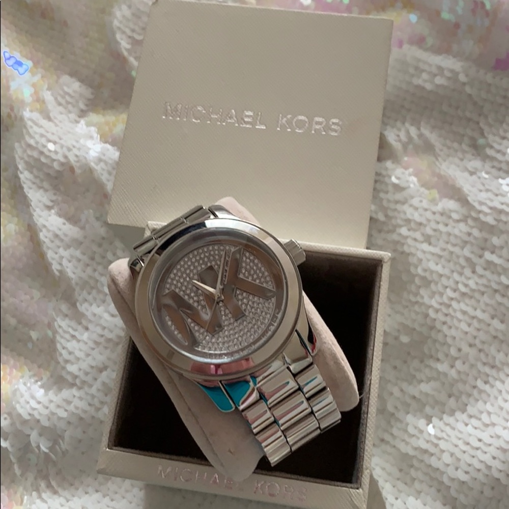 Never Used Michael Kors Runway MK5455 Watch 😀